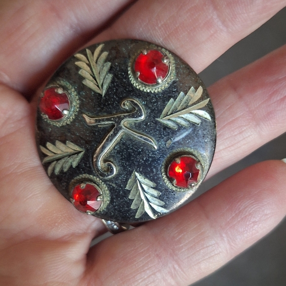 Set of 6 Western Saddle Conchos Screwback Corriente Saddle Red Stone Initial "K" - Picture 3 of 9